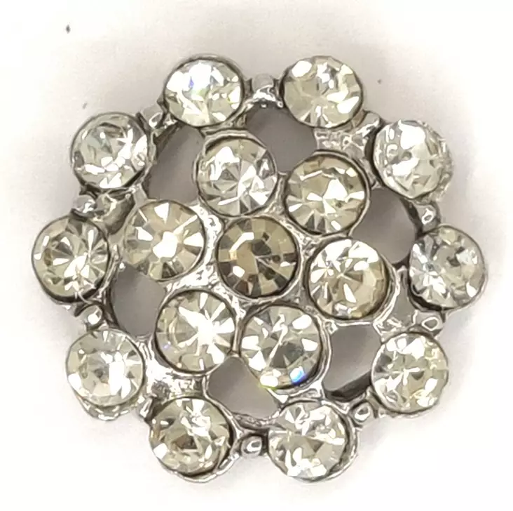 STRASSINAPPI KANNALLINEN KIRKKAAT STRASSIKIVET 18 MM NIKKELIVAPAA - Helmi- ja strassinapit - 35763 - 1