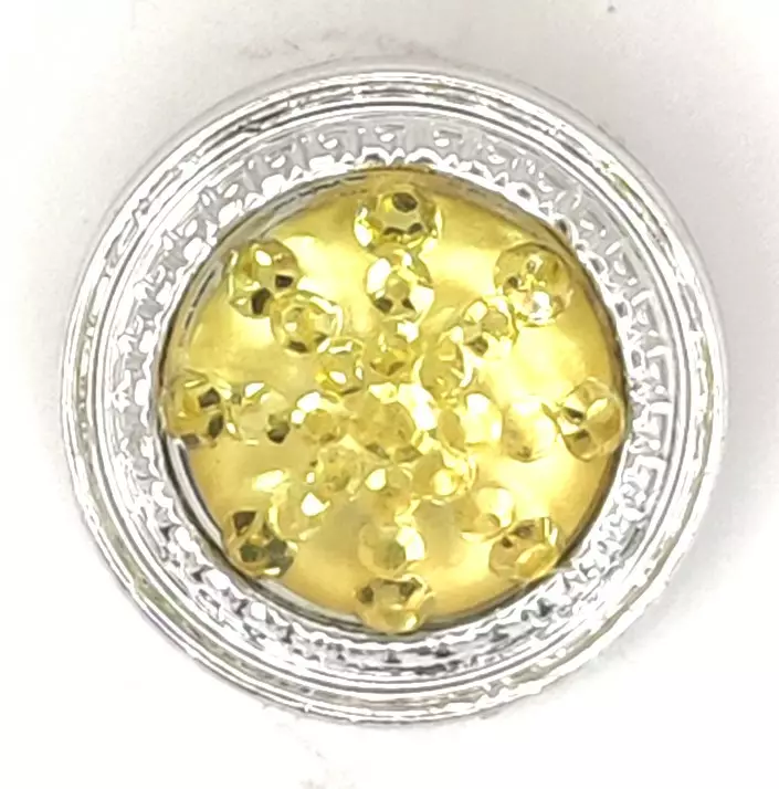 VALKOINEN KIMALLEINAPPI METALLIREUNUKSELLA 15 MM - Helmi- ja strassinapit - 16139 - 1